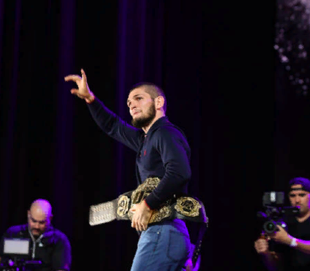 Момент ухода Хабиба😎🏆 
— «Я ждал 15 минут. Он не пришел. Это неуважение. Всем спасибо. До субботы»