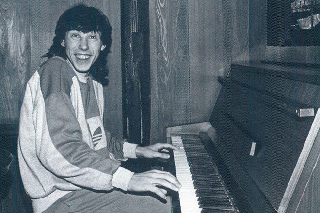 Молодой Александр Владимирович.