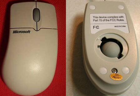 Они были двух расцветок: белая и серая. На самом деле это видно было только детально рассмотреть если. Одна просто чуть потемнее.