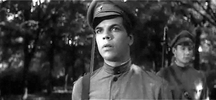 Фото с https://www.kino-teatr.ru/acter/album/2524/851897.jpg
