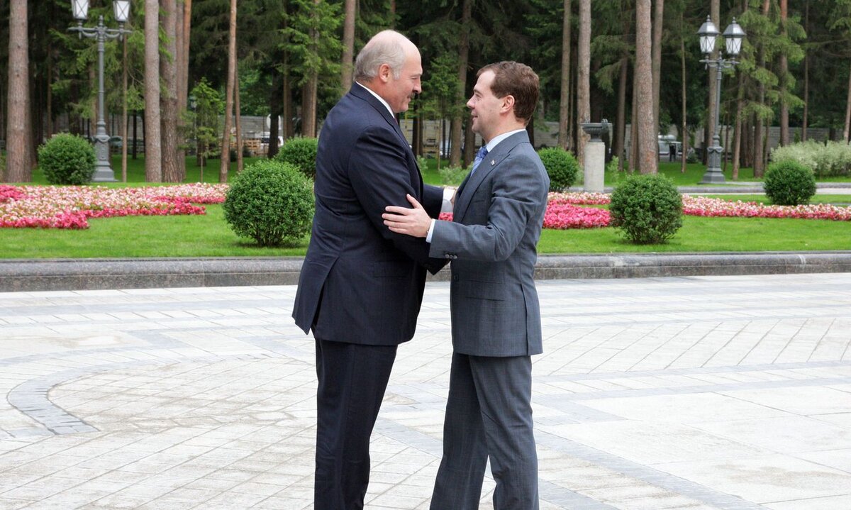 Рост лукашенко. Лукашенко в полный рост. Александр григорьевич лукашенко и путин. Рост александра лукашенко. Рост лукашенко александр.