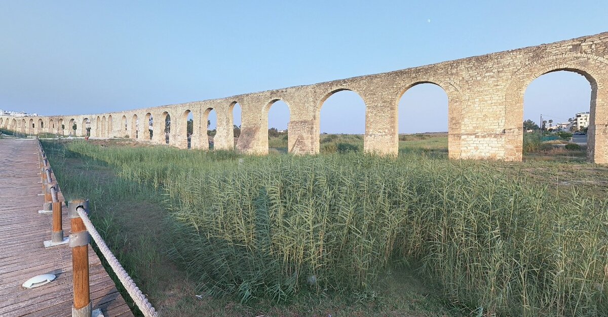 Акведук Камарес