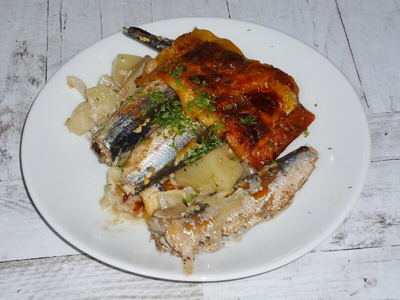 Мойва с картошкой в духовке