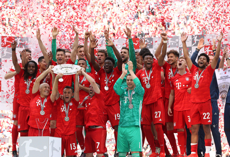   Завершился очередной чемпионат Германии по футболу. Подведем краткие итоги сезона и заглянем в сезон следующий.   В седьмой раз подряд чемпионом стала мюнхенская «Бавария».-2