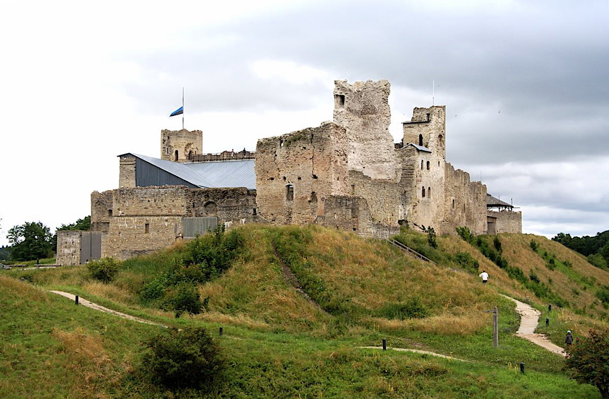 Руины Раковорского замка.