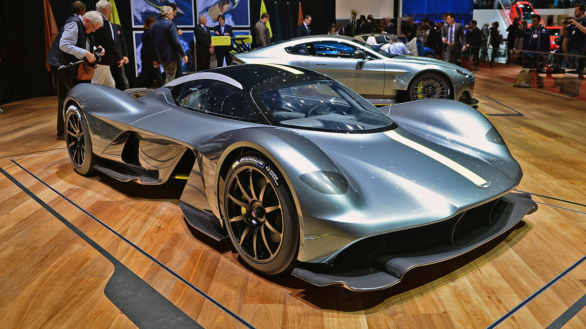 Aston Martin Valkyrie - 201 696 000 рублей.