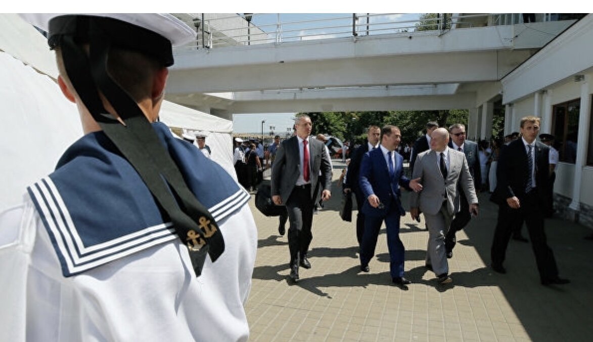 Дмитрий Медведев во время парада