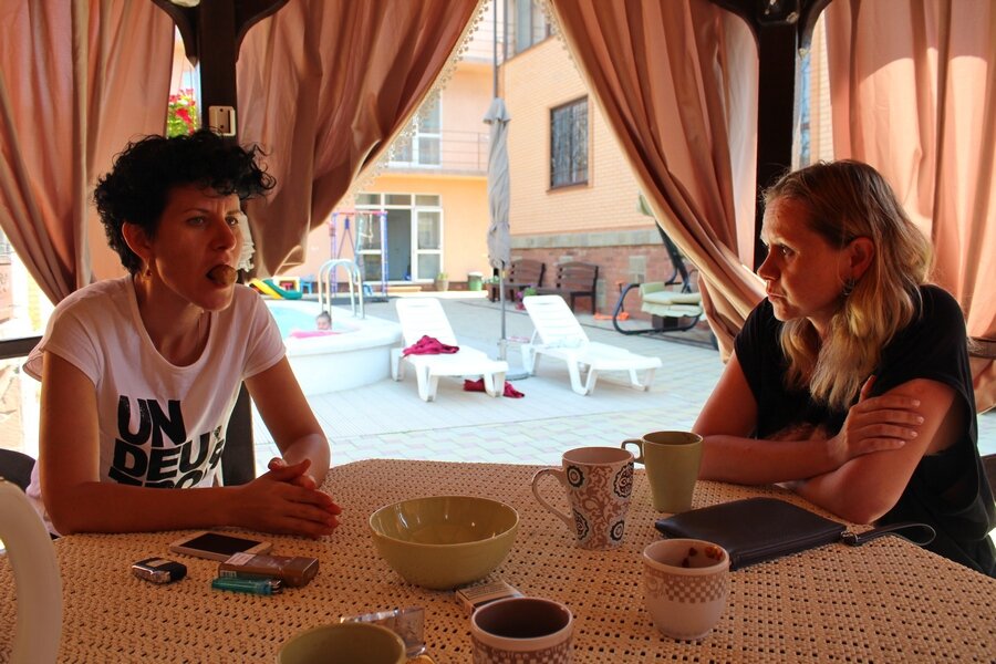 справа Алена Борздая - педагог по речи, 