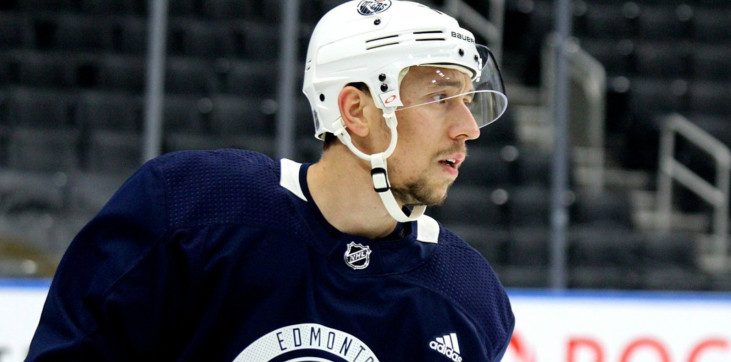 Фото: https://www.sportsdaily.ru/news/burdasov-nabral-pervoe-ochko-za-edmonton-v-vystavochnom-matche