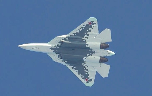 Что не так с двумя Су-57, летавшими на МАКС-2019?