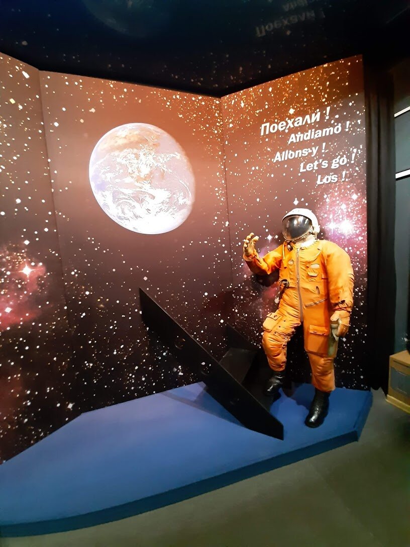     Автор вошедшего в историю слова "Поехали!"  был любимцем всего народа.