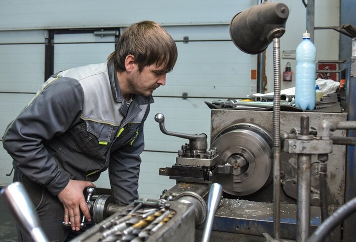 Эссе // На илл.: рабочий одного из предприятий Новосибирска. Февраль 2020 года. Автор фото: ТПП РФ