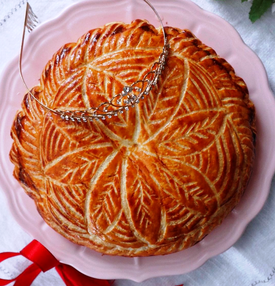 В деньгах счастье: история и рецепт греческого новогоднего пирога
