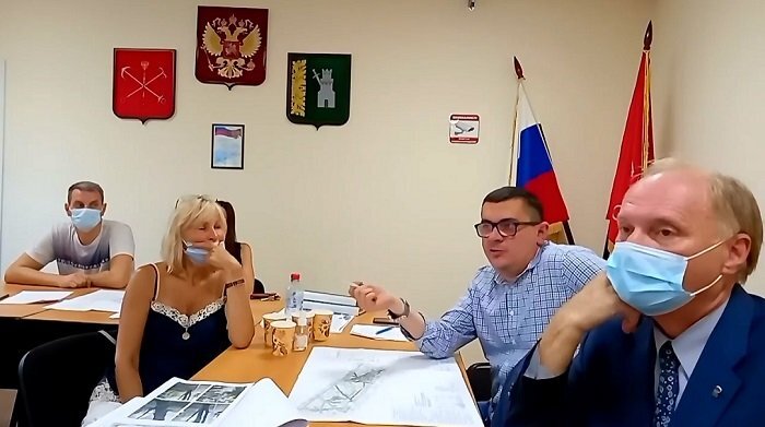 Встреча местных жителей с муниципальной администрацией. Кадр из видео в ВК-группе "Соседи Светлановского"