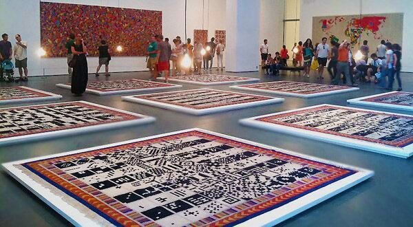 Выставка гобеленов Алигьеро Боэтти в MOMA NYC 