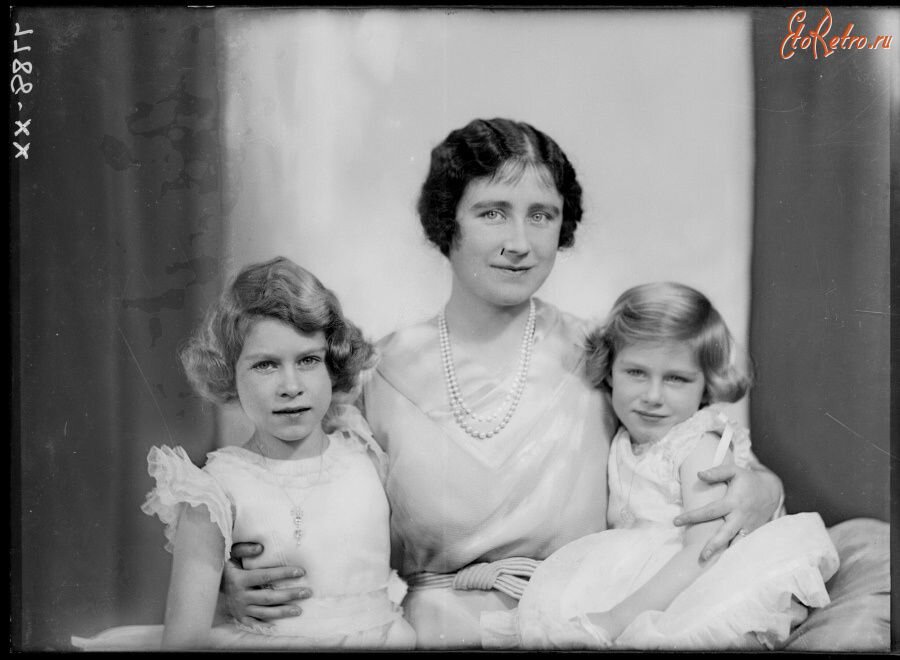 Королева мать с Елизаветой и Маргарет