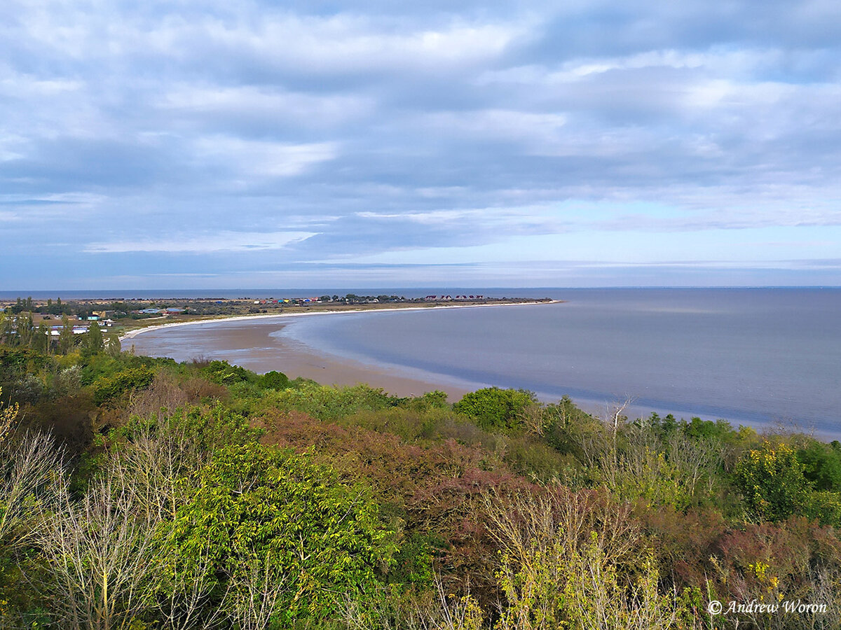 Вид на косу с обрыва