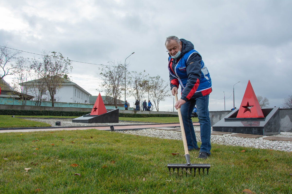 Е. Фикс: ещё пара усилий, и газон очищен
