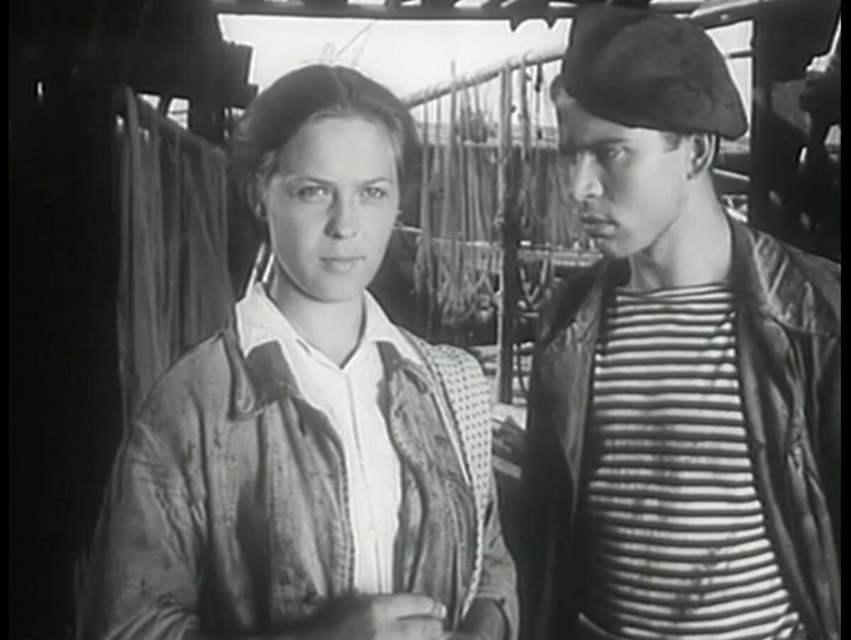 Кадр из кинофильма "Тревожная молодость", 1954 г., режиссеры Александр Алов, Владимир Наумов, сценаристы Владимир Беляев, Михаил Блейман, композитор Юрий Щуровский (скриншот)