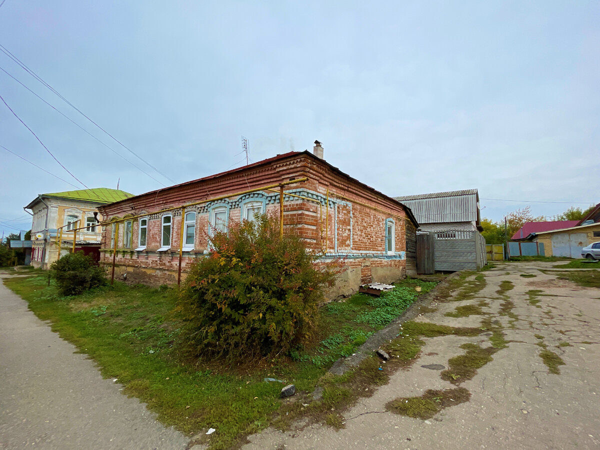 Красивая купеческая усадьба Нижегородского села. Удалось заглянуть в одно  здание, где до сих пор живут люди, показываю | Под зонтиком | Дзен