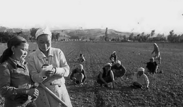 Киргизы в годы войны. Источник фото: FOTO.KG (https://clck.ru/nzPSB).