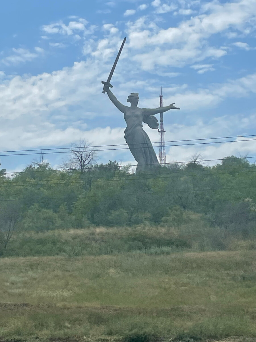 Утро первого дня поездки, город-герой Волгоград.
