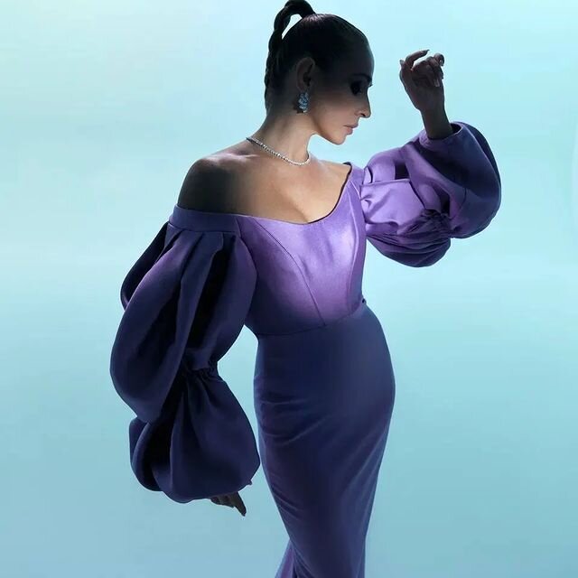    Татьяна Навка позировала в пикантном платье самого модного цвета Соцсети Татьяны Навки