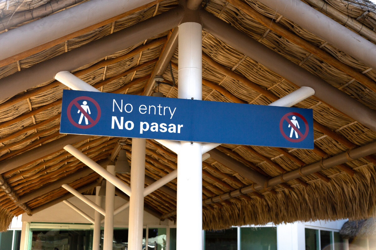 <a href="https://ru.freepik.com/free-photo/blue-sign-with-no-pasar-no-entry-text-written-on-it_11942636.htm#query=pasar&position=0&from_view=search&track=sph">Изображение от wirestock</a> на Freepik