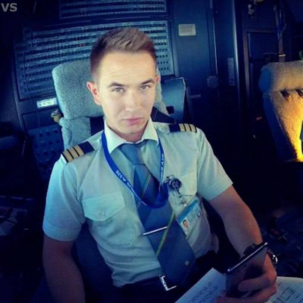 Второй пилот  Рустам Каримов 
