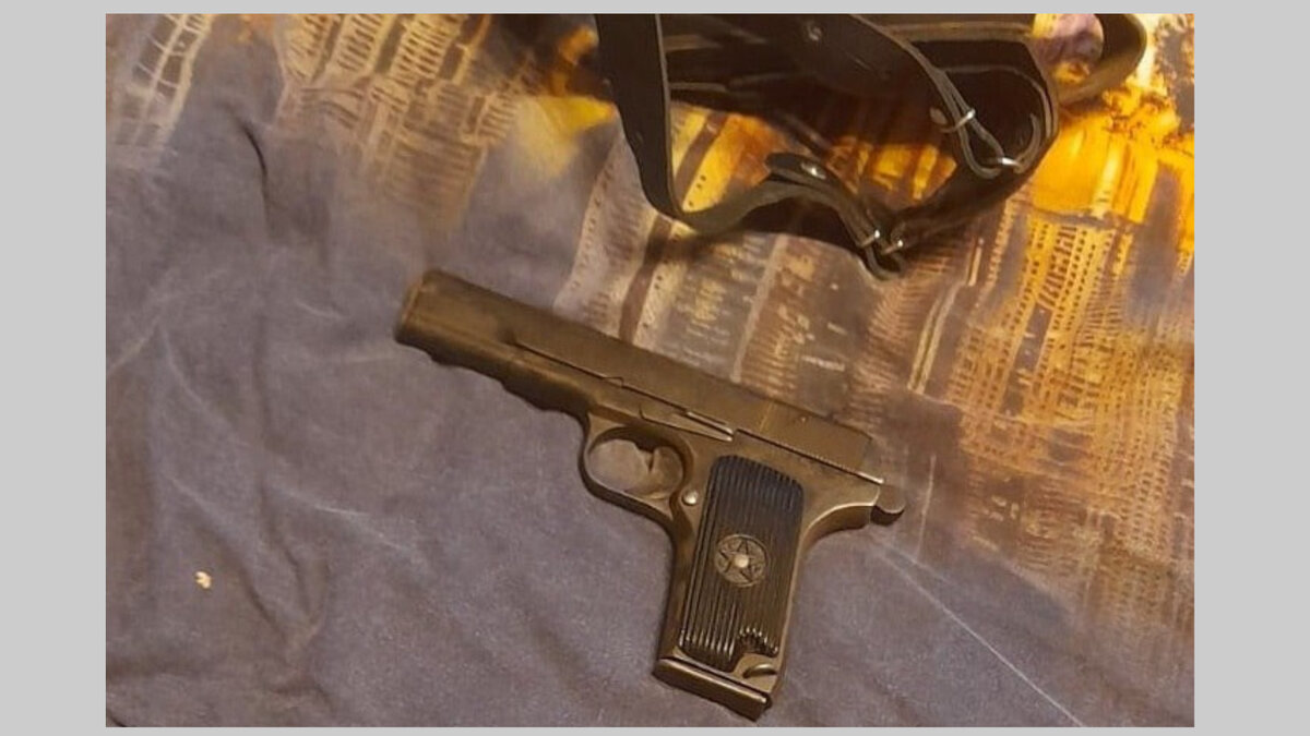     Сотрудники полиции Удмуртии обнаружили у жителя одной из деревень Завьяловского района целый арсенал оружия 1933 года выпуска, в том числе пистолет, пригодный для стрельбы. Об этом сообщила пресс-служба МВД республики.