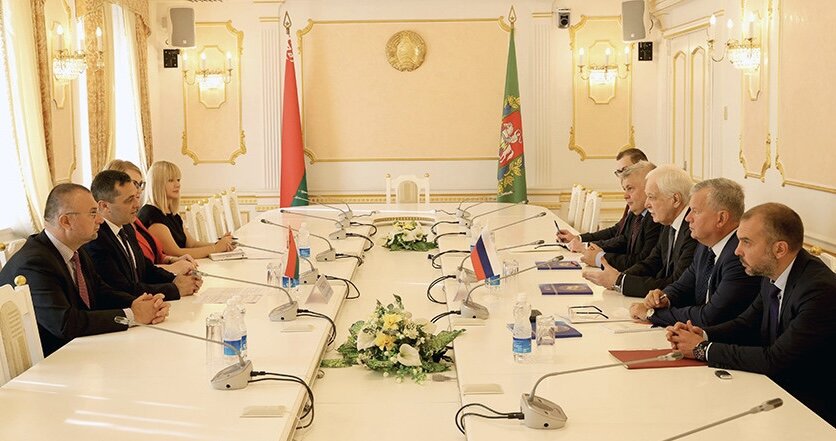 Событие, как стало известно на встрече посла РФ в Беларуси Бориса Грызлова и главы Витебской области Александра Субботина, будет посвящено научно-технологическому и технического прогрессу и суверенитету