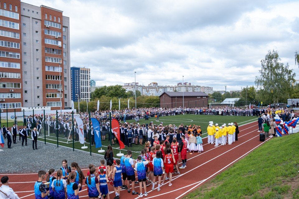    Стадион открыли в школе №5 Сергей ГРАЧЕВ