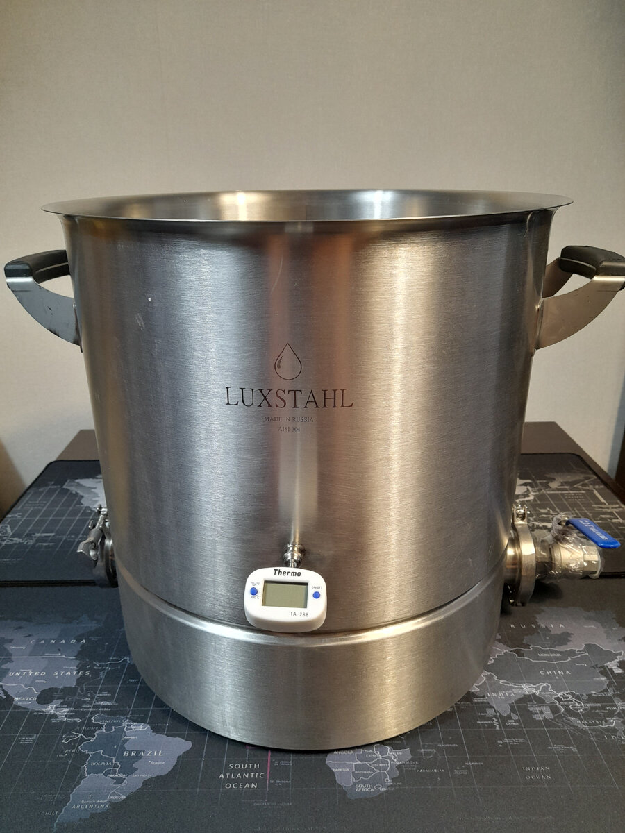 Куб от моего аппарата (37л). Сразу рекомендую докупить увеличитель на 20л. Тогда перегон любого количества браги становится очень удобным.