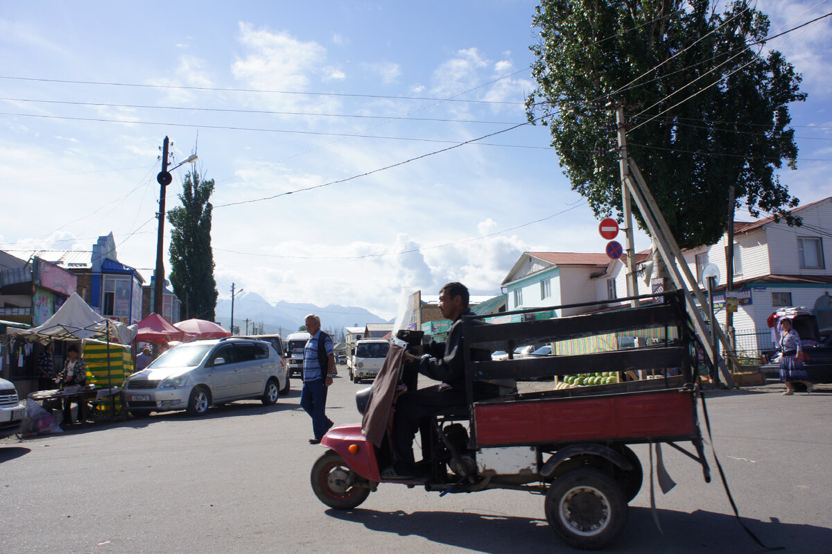 Почти как новый советский мотороллер "Муравей".  Кажется в конце 80-х его уже перестали выпускать.