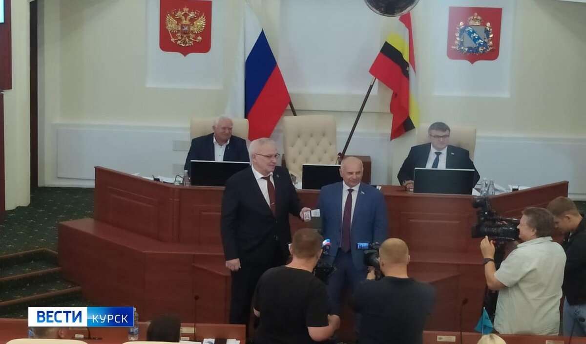    Александру Увакину вручили удостоверение депутата Курской областной Думы