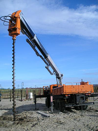 Equipment for the installation of screw piles