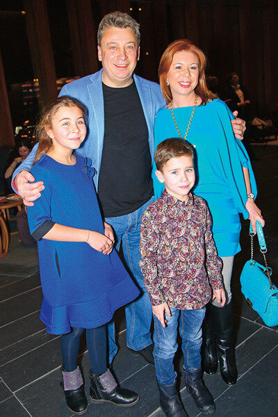 Брат Максима Галкина Дмитрий с женой Натальей и дочкой Алиной    Фото: Persona Stars