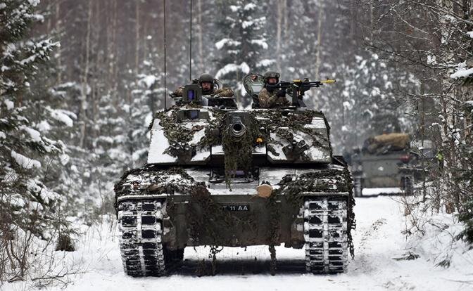 На фото: военные учения НАТО «Зимний лагерь» 