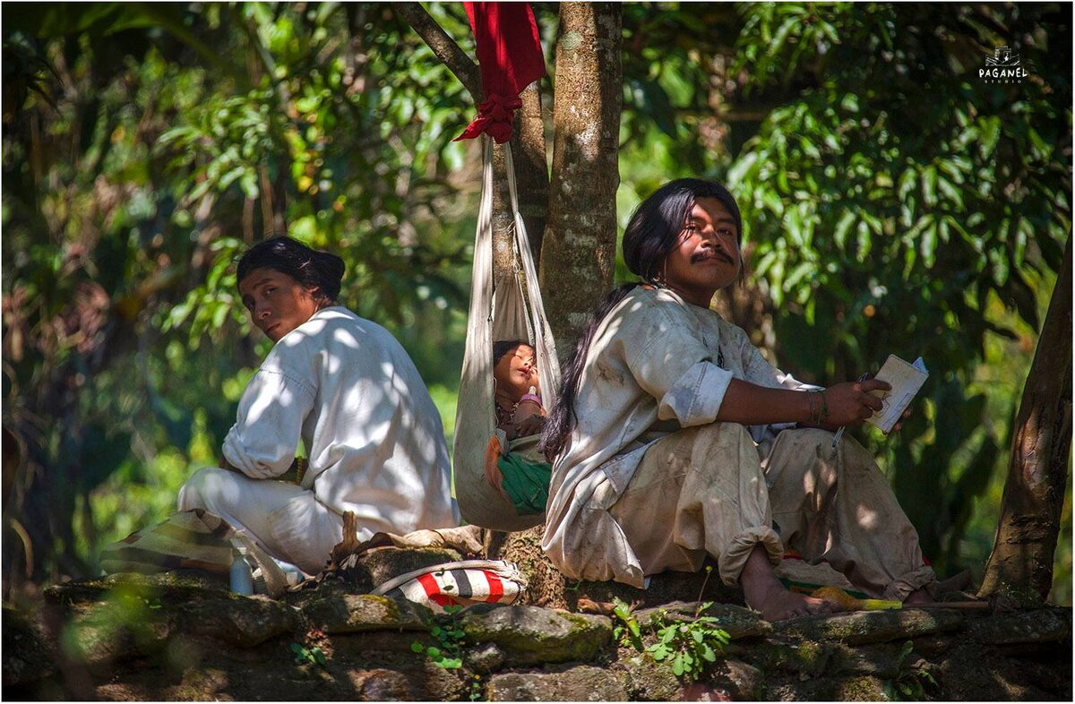 Семейная пара индейцев кагаба с ребенком. Фото paganel.tv
