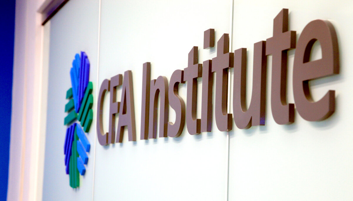 По  словам издания CoinDesk, CFA Institute, учебное заведение, которое  занимается обучением финансовой аналитике, планируют изменить вопросы  экзамена на сертификат дипломированного финансового аналитика.С 2019  года в экзамены будут включены о криптовалютах, технологии блокчейн, а  также финтех.