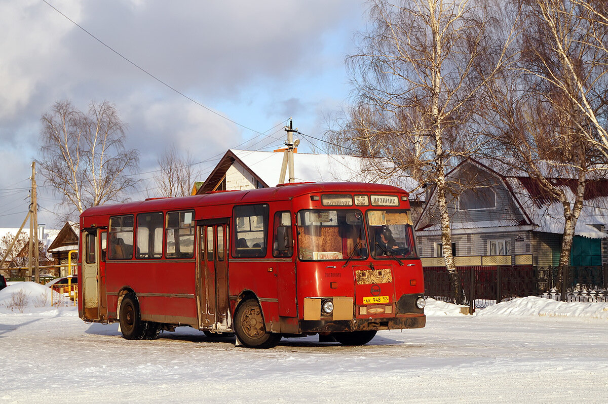 Автобусы старые дороги. ЛИАЗ 677 Копейск. ЛИАЗ 677 В деревне. Арзамас Нижегородская область автобус ЛИАЗ 677. ЛИАЗ-677 автобус в Арзамасе.