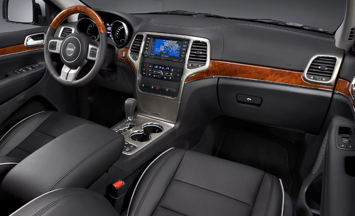 Салон Jeep Cherokee 2010 года