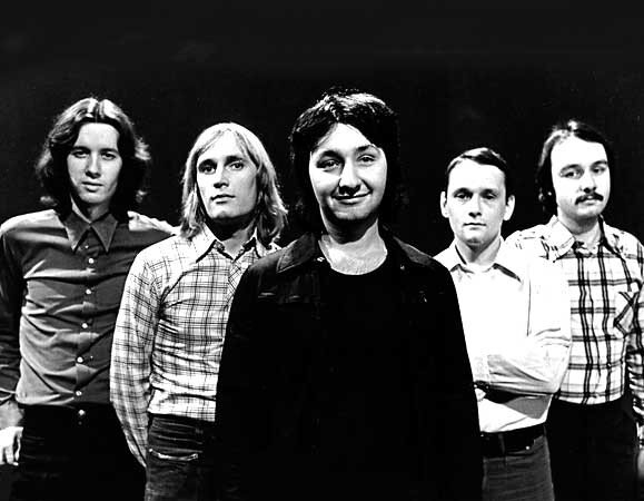 ВИА «Цветы» п/у Стаса Намина (в центре). Фото: discogs.com