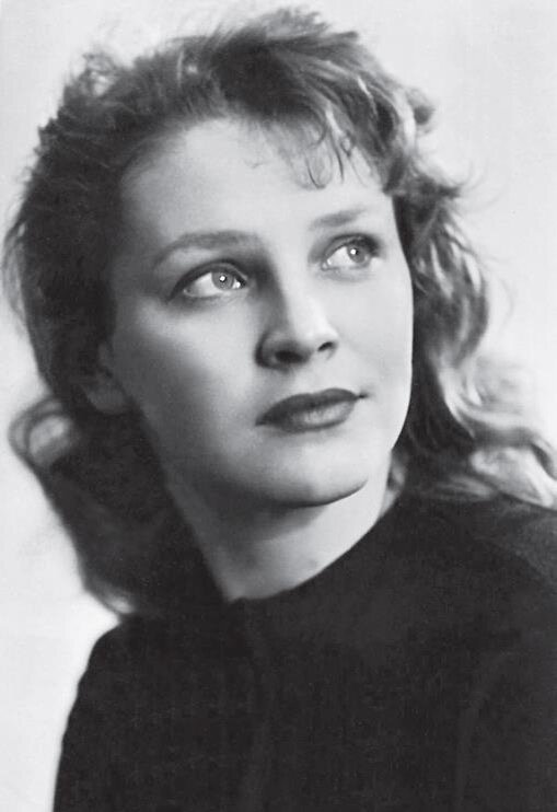  Эльза Ивановна Леждей                                               