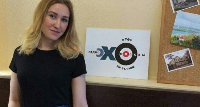 Самой Дарье, судя по её фото в ВК, обижаться на подобные наклейки нет повода