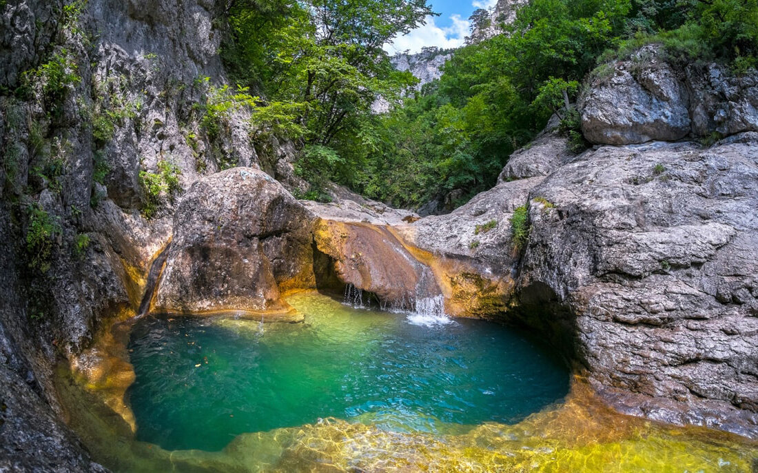 Ванна молодости большой каньон Крым. Бахчисарай большой Крымский каньон. Ванна молодости, большой каньон , ай Петри. Ай Петри ванна молодости.