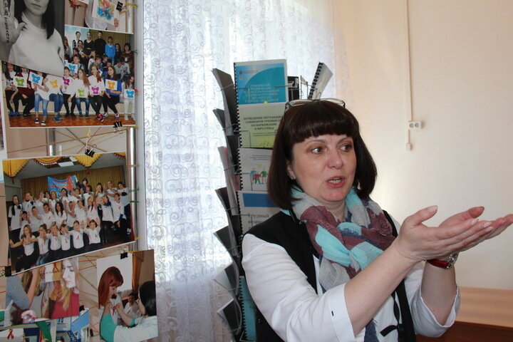 На фото Марина Ушакова, директор челябинского центра «Акварель»