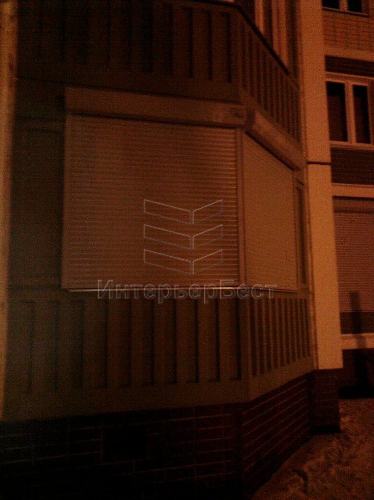 Рольставни защищают от света лучше, чем рулонные жалюзи