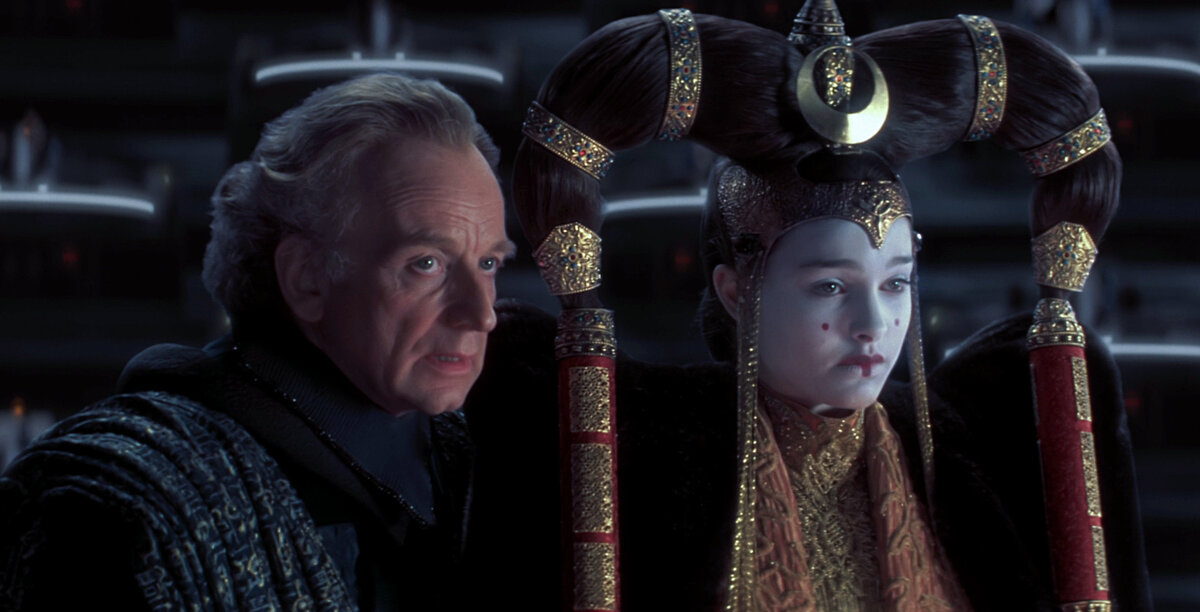 http://img2.wikia.nocookie.net/__cb20111008200123/starwars/images/e/ef/Amidalabeforesenate.jpg