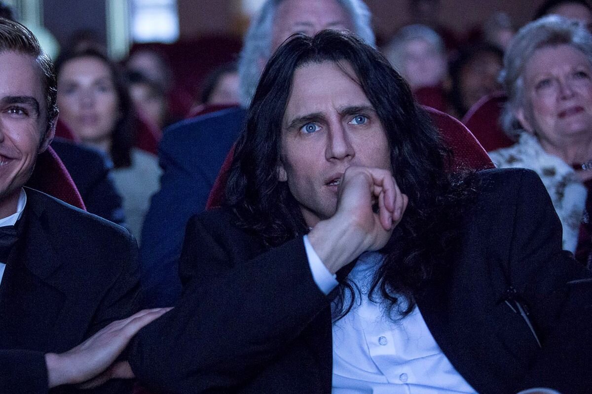 Идеальный кадр: хороший актер, играющий плохого актера, хорошо играет, с какой болью плохой актер смотрит свой ужасный фильм